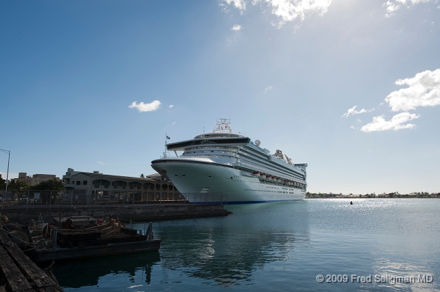 20091031_144506 D3.jpg - Cruise ship, Honolulu Harbor